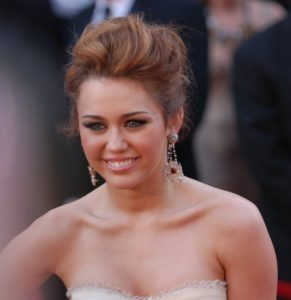 Miley Cyrus, Philanthropic Acts